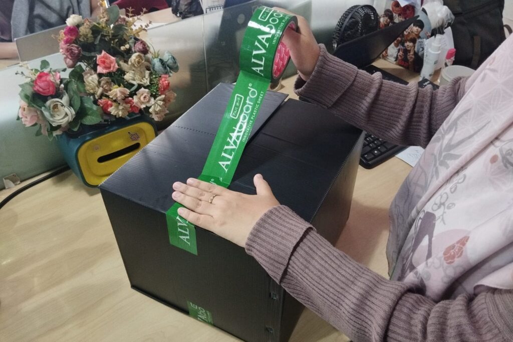 cara membungkus paket