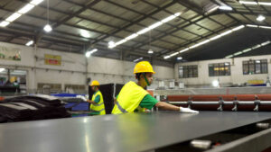 Fasilitas produksi pabrik PP Board No 1 di Indonesia ALVAboard Tangerang dengan proses manufaktur corrugated plastic berkualitas.