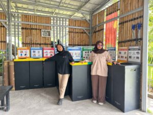 Sorting plastic waste using ALVAboard Eco Bin before processing it into fuel through pyrolysis technology.