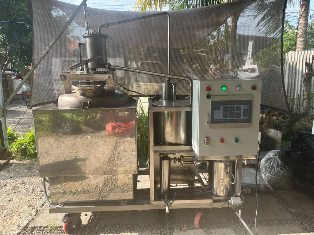 Mesin pirolisis GMP 15 Get Plastic yang mengolah sampah plastik menjadi bahan bakar.